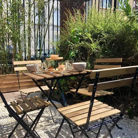 Διαμέρισμα La Urbaine Et Son Jardin *